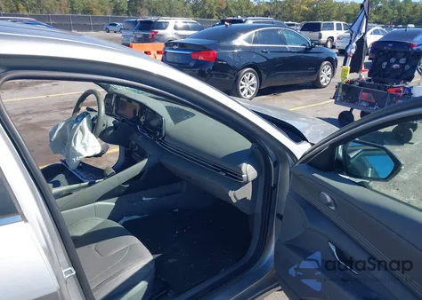 2021 Hyundai Elantra Sel z USA, uszkodzony, nr VIN 5NPLN4AG8MH026825